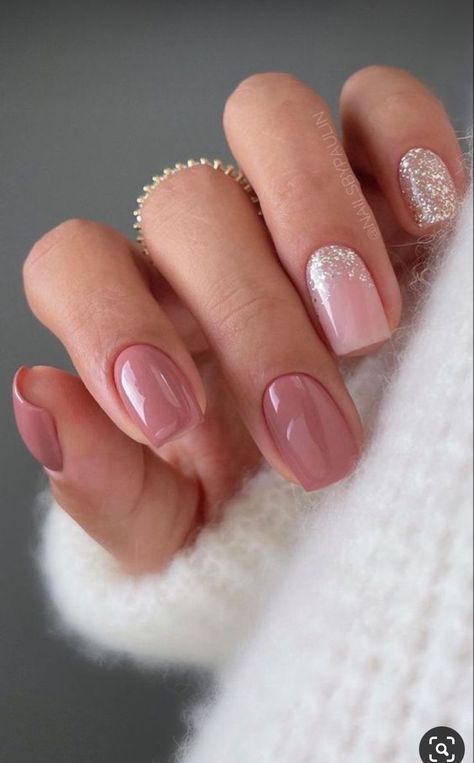 Nails Design Wedding Guest, Squoval Nail Designs, Nude Nails With Glitter, Lily Nails, Glitter Shorts, Squoval Nails, Fall Gel Nails, Nude Nails, Short Nails