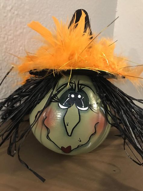 Painting Gourds Ideas, Painted Gourds Ideas, Painting Gourds, Fall Gourds, Halloween Gourds, Light Bulb Crafts, Spider Decorations, Halloween Wood Crafts, Pumpkin Designs