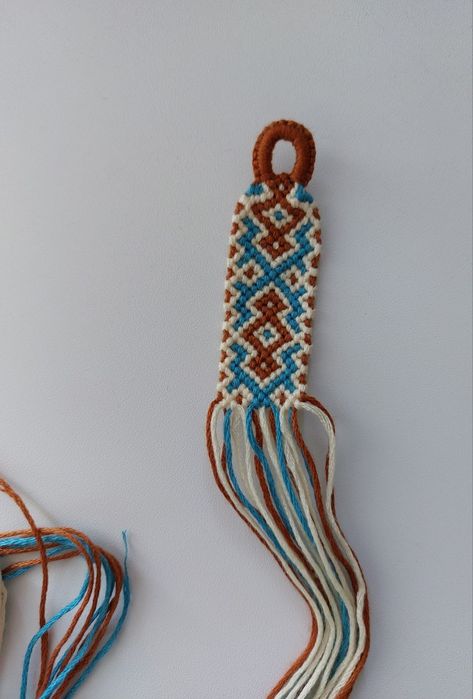 Wide Friendship Bracelet Patterns, Brown Friendship Bracelet, Blue Ornament, String Bracelet Patterns, Braided Bracelet Diy, Friendship Bracelet Patterns Easy, Yarn Bracelets, Macrame Bracelet Patterns, Embroidery Bracelets