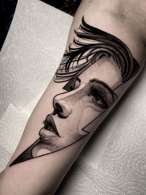 Pixel Tattoo, Face Tattoos For Women, Dark Mysterious, Circle Tattoo, Special Tattoos, Blackwork Tattoos, Fire Tattoo, Classic Tattoo, Thigh Tattoos Women