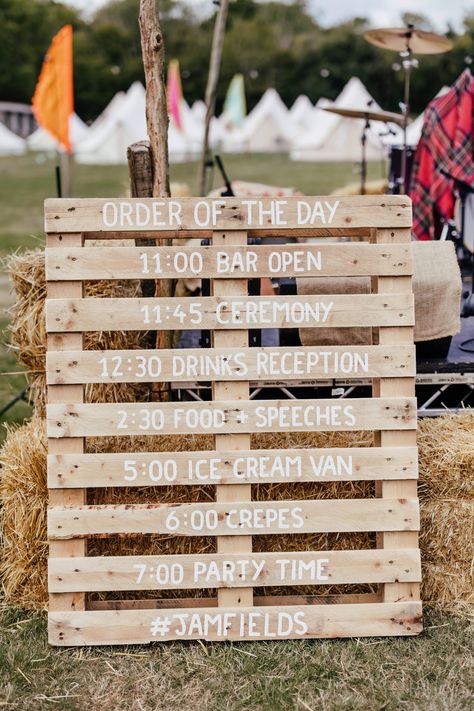 Ceremony ideas for a festival wedding Summer Festival Wedding, Wedding Festival Ideas, Music Festival Decorations Outdoor, Boho Festival Wedding, Music Festival Wedding Theme, Music Festival Decorations, Festival Wedding Ideas, Festival Entrance, Wedding Fest