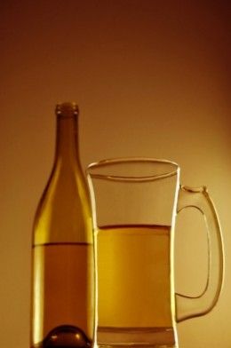 How to Make Peach Wine - A Simple Homemade Peach Wine Recipe Peach Wine Recipe, Wine Making Recipes, Homemade Wine Recipes, Mead Wine, Peach Wine, Homemade Alcohol, Making Wine, Homemade Liquor, Make Your Own Wine