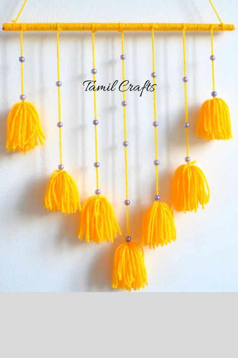 Wollen Thread Crafts Wall Hanging, Woolen Craft Wall Hangings, Crafts For Adults Home Decor, Woolen Crafts, Dollar Store Halloween Diy, Aesthetic Wall Paint, Wall Decor Living Room Ideas, Diy Wall Hanging Crafts, Art Wall Decor Living Room