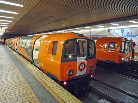 Gorbals Glasgow, Things To Do In Glasgow, Glasgow Subway, Glasgow Central Station, Glasgow Architecture, Riverside Museum, Manchester Piccadilly, London Underground Tube, Underground Tube