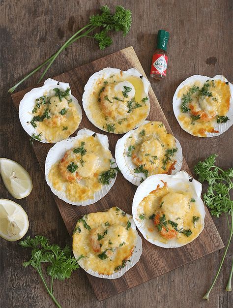 Cheesy Baked Scallops Baked Scallop Recipes, Appetizer Photography, Scallops Grilled, Grilled Scallops Recipe, Bay Scallop Recipes, Fresh Scallops, Scallops Recipe, Scallop Dishes, Baked Scallops