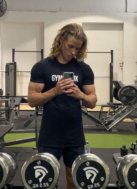 Lucas Whitesmith, Surfer Hair, Cute Blonde Guys, Hair Styels, Gym Boy, Mens Hairstyles Medium, Men's Long Hairstyles, Dirty Blonde Hair, Medium Long Hair