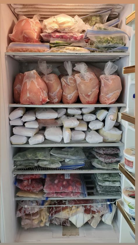 Freezer Meal Organization, Walk In Freezer, Freezer Meal Planning, Farm Lifestyle, Sustainable Food, Deli Meat, Healthy Lifestyle Inspiration, French Country House, Preserving Food