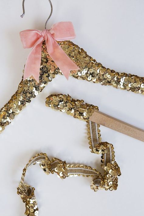 Spruce up your closet with these DIY sequin hangers. They make great gifts and will make your closet shine! #wedding #weddingcrafts #DIYWedding #weddingplanning Diy Wedding Hangers, Sequin Hanger, Diy Sequin, Diy Ombre, Hanger Diy, Wedding Hangers, Happy Clients, Bridesmaids And Groomsmen, Wedding Crafts