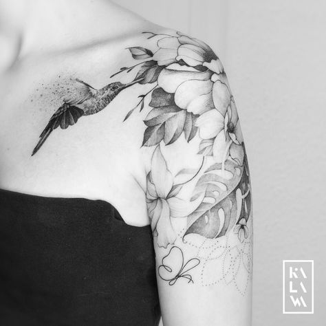 Hummingbird Shoulder Tattoo, Hummingbird Tattoo Black, Hummingbird Flower Tattoos, Tatuaje Cover Up, Upper Back Tattoos, Vegan Tattoo, Flower Tattoo Shoulder, Upper Arm Tattoos, Hummingbird Tattoo