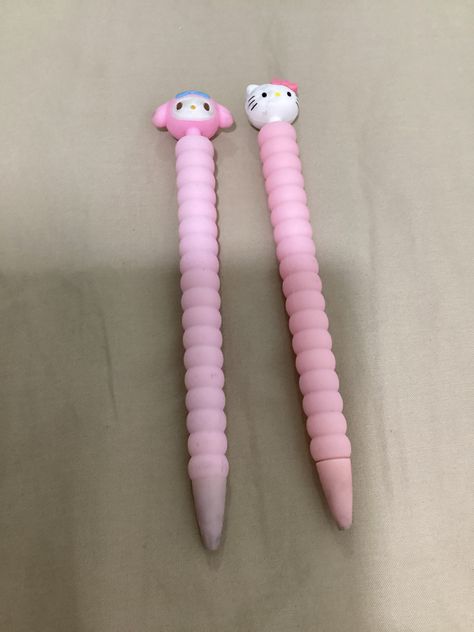 Hello Kitty Pen, Hello Kitty Pencil, Kitty Makeup, Apple Pen, Hello Kitty Makeup, Melody Hello Kitty, Led Pencils, Paper Roll Crafts, Aesthetic Life