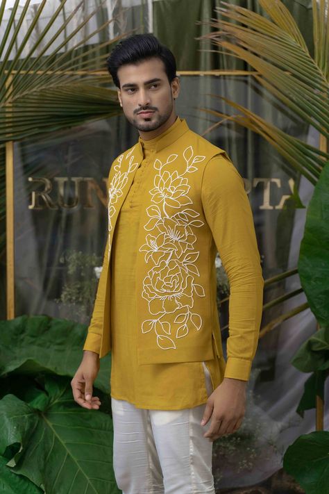 Yellow Kurta Men For Haldi, Haldi Outfit For Men, Groom Kurta, Menswear Indian, Man Dress Design, Wedding Kurta For Men, Stylish Men Wear, Indian Groom Wear, Wedding Dresses Men Indian