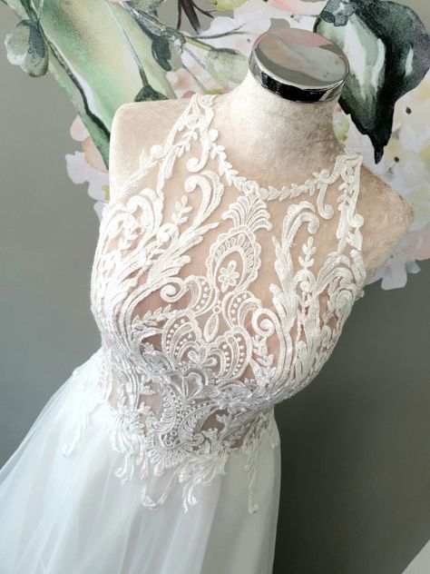 Wedding Dress High Neckline, Wedding Dress With High Neck, High Neck Lace Wedding Dress, Halter Top Wedding Dress, Glitter Skirt, Dress With High Neck, Glitters Skirt, High Neck Wedding Dress, Destination Bride