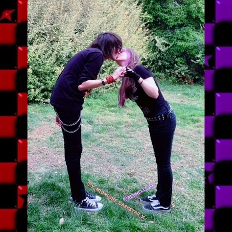 #emo #emoboy #emocore #emogirl #emocouple #scene #scenekid #scenecore #emokidhawks Emo And Scene Couple, Emo Bf And Pink Gf, Emo Couple Art, Emo And Soft Couple, Emo Relationship, Couples Emo, Emo Scene Boy, Emo Friends, Emo Night