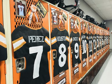 Decorating Ideas For Football Locker Room, Senior Locker Decorations Ideas Soccer, Football Decorations High School, Football Locker Decorations Ideas, Football Locker Posters, School Spirit Locker Decorations, Decorate Football Locker Ideas, Football Team Locker Decorations, Homecoming Locker Decorations Football