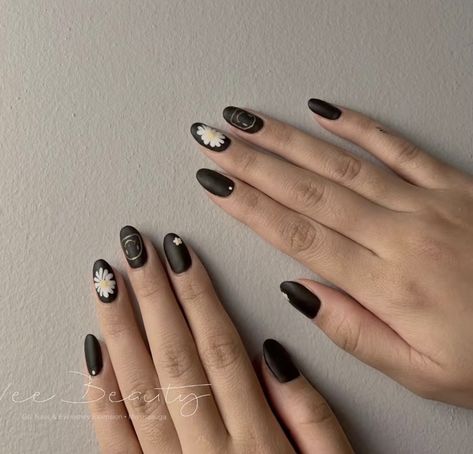 Black nails with daisy flower Black Nails With Daisy, Nails With Daisy Flower, Nails Daisy, Daisy Nails, Black Nails, Daisy Flower, Nail Ideas, Beauty Hacks, Daisy