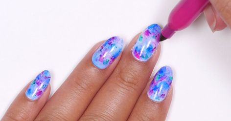 How to create Sharpie watercolor nails Gel Polish Techniques, Permanent Marker Nail Art, Alcohol Nails, Marble Nails Diy, Sharpie Alcohol, Sharpie Nail Art, Watercolor Nail Art, Sharpie Nails, Watercolor Nails