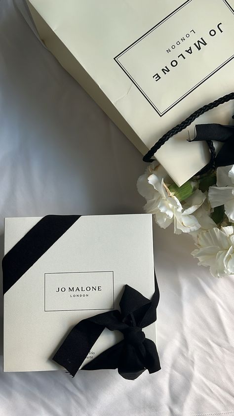 Joe Malone Aesthetic, Jo Malone Candle Aesthetic, Jo Malone Perfume Aesthetic, Jo Malone Aesthetic, Perfumes Photography, James Aesthetic, Joe Malone, Jo Malone Perfume, Aesthetic Luxury