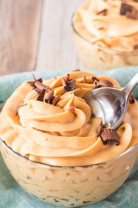 Peanut Butter Mouse, Peanut Butter And Cream Cheese, Moose Recipes, Whipped Peanut Butter, Peanut Butter Mousse, Fluff Desserts, Apple Dump Cakes, Peanut Butter Desserts, Frozen Chocolate