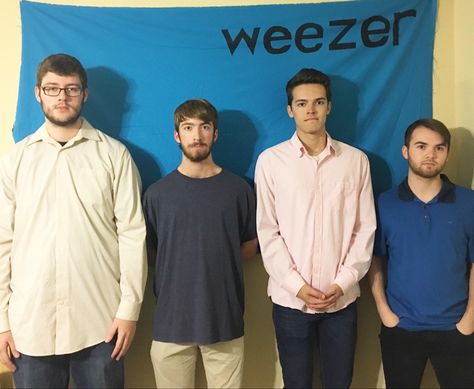 Weezer Halloween Costume, Weezer Costume, Musician Halloween Costumes, Emo Halloween Costume Ideas, Weezer Concert Outfit, Emo Halloween Costumes, Punk Halloween Costume, Band Costumes, Halloween Costumes 2022