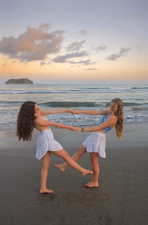 Best friends, beach, photoshoot, poses, aesthetic, sunset Goa Beach Photo Poses, Friendship Beach Pictures, Photoshoot Ideas Beach Best Friends, Beach Poses With Friends Photo Ideas, Beach Poses With Bestie, Beach Pictures To Take With Best Friend, Bff Photoshoot Poses Aesthetic, Beach Aesthetic Poses Friends, Beach Pictures Inspo With Friends