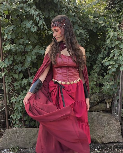 “I don’t need you to tell me who I am.” okay Marvel, put me in a movie 😜 but seriously… am I becoming a ren faire girlie? 💋🥀❤️‍🔥🍗 ——— #scarletwitch #scarlet #marvelcosplay #renfaire #renfairecostume #renaissancefestival #renaissancefaire #antihero #alternativeblogger #altgirlsofinstagram #altgirlsofig #altstyle Wanda Maximoff Costume Ideas, Wanda Maximoff Costume, Put Me In A Movie, Ren Faire Costume, I Am Okay, Ren Fair, Alt Style, Marvel Cosplay, Spirit Week