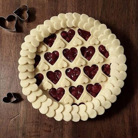 Thanksgiving Pie Crust, Cookie Decor Ideas, Creative Pie Crust, Pretty Pie Crust, Fancy Pie Crust, Pie Crust Art, Creative Pies, Decorative Pie Crust, Cherry Pies