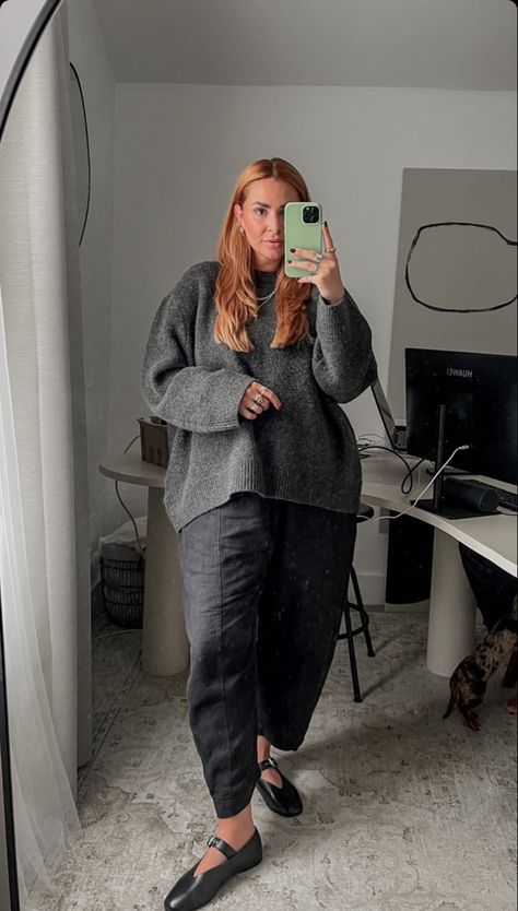 Fashion Inspo Outfits Minimal Chic Plus Size, Casual Minimalist Outfit Plus Size, Scandi Style Plus Size, Scandinavian Plus Size Fashion, Modest Fashion For Curvy Women, Plus Size Scandinavian Style, Scandinavian Fashion Midsize, Minimalist Plus Size Fashion, Plus Size Weekend Outfit Casual