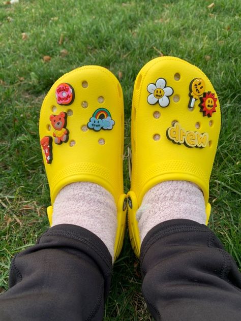 Justin Bieber Crocs, Croc Business, Uggs Sandals, Cool Crocs, Jibbitz Crocs, Crocs Ideas, Yellow Crocs, Ugg Sandals, Crocs Fashion