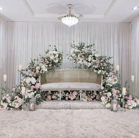 Pelamin Bawah Kanopi, Pelamin Rumah Exclusive, Pastel Pelamin, Pelamin Minimalist Rumah, Background Nikahan, Dekor Pelaminan Simple, Decor Akad Nikah Simple, Hantaran Wedding Ideas, Wedding Stage Backdrop Simple