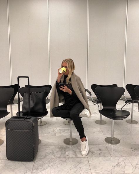 Victoria Xenia Quitzau on Instagram: “🛫🛫🛫” Fur Clothing, Autumn Fits, Future Style, Cool Fits, Blazer Outfits, Airport Outfit, Colourful Outfits, Travel Outfit, Fashion Classy