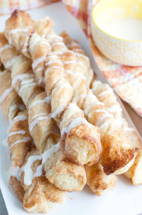 Cinnamon Twists Puff Pastry Cinnamon, Puff Pastry Recipes Dessert, Puff Pastry Twists, Sugar Twist, Pastries Recipes Dessert, Puff Pastry Desserts, Cinnamon Twists, Easy Puff Pastry, Vol Au Vent