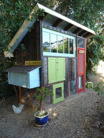 Eclectic Chicken Coop, Funky Chicken Coop, Diy Chicken Coop Recycled Materials, Chicken Coop Recycled Materials, Chicken Coop Colors Scheme Exterior, Cottagecore Chicken Coop, Unique Chicken Coop, Rustic Chicken Coop, Urban Chicken Coop