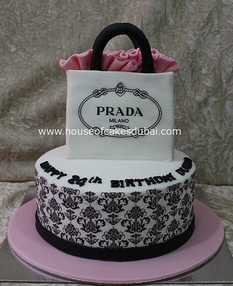 cake prada by The House of Cakes Dubai, via Flickr Fashionista Cake, Torte Creative, Handbag Cakes, Purse Cake, Cake Bridal, Luxury Cake, Torte Cupcake, Fashion Cakes, Dream Cake