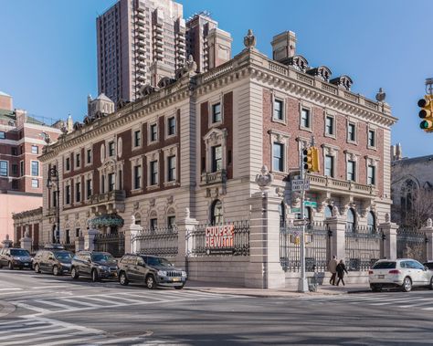 Andrew Carnegie Residence, 5th Avenue at the corner of East 91st Street, New York City Vanderbilt Houses, Archival Photography, Incredible Pictures, Astoria Hotel, Andrew Carnegie, Luxury Condo, Manhattan New York, Picture Windows, City Landscape