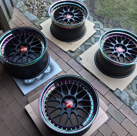 Rainbow Chrome, Kereta Sport, Custom Wheels Cars, Bbs Wheels, Cool Car Accessories, Nissan Sunny, Car Wheels Rims, Rims And Tires, Rims For Cars