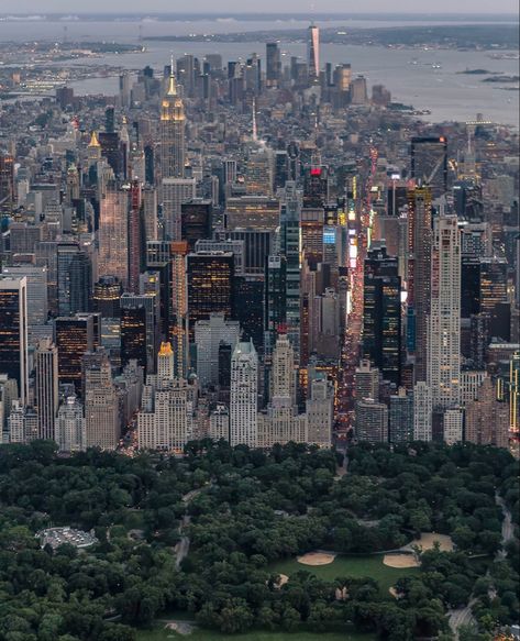 Nyc Aerial View, Nyc Pictures, City Life Aesthetic, Nyc Baby, City Vibes, Nyc Aesthetic, Nyc Life, New York Life, New York Aesthetic