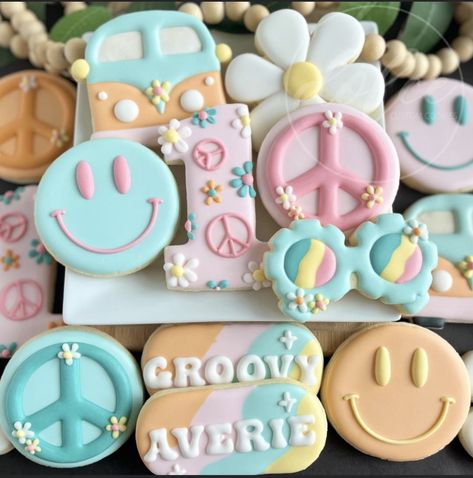 Peace Cookies Decorated, Five Is A Vibe Cookies, Groovy Cookies Decorated, Preppy Cookies, Birthday Preppy, Hippie Birthday Party, Birthday Sleepover Ideas, 2 Cookies, Groovy Party