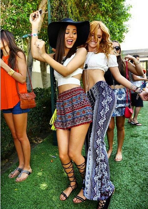 Coachella 2015 Victoria Show, Bella Thorne Style, Revolve Fashion, Coachella 2015, 70s Inspired Fashion, Bella Thorne, Outfit Trends, Victoria Justice, Emma Roberts