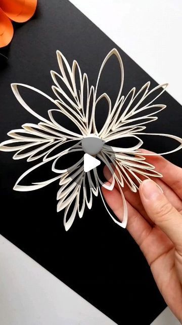 paper crafts creator on Instagram: "Don't throw away the paper roll, use the waste to make a three-dimensional snowflake, it's simple and beautiful. #parentchild #handicraft #kindergarten #handicraft #wasteutilization #creative #handicraft #threedimensional #snowflake paper craft ideas" Toilet Paper Flowers, Paper Towel Roll Art, Paper Ornaments Diy, Paper Roll Crafts Diy, 3d Paper Snowflakes, Paper Snowflakes Diy, Rolled Paper Art, Snowflake Craft, Toilet Paper Crafts