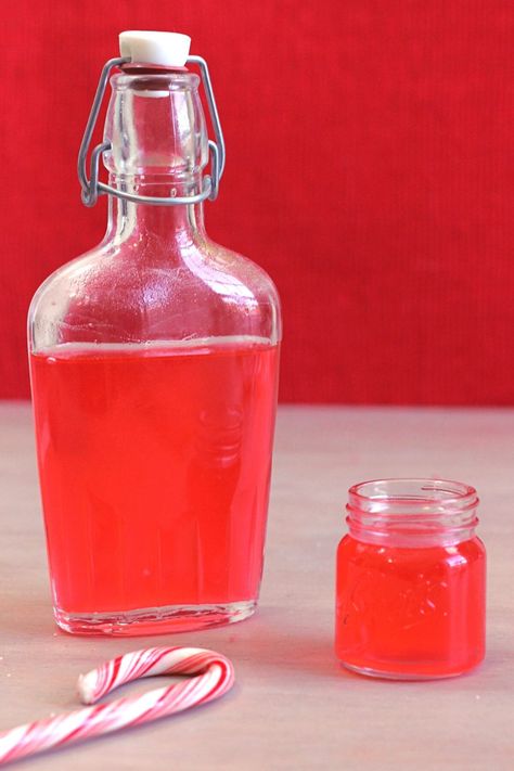 Candy Cane Vodka, Skittles Vodka, Vodka Infusions, Apple Pie Moonshine Drinks, Traditional Christmas Drinks, Drunken Desserts, Homemade Liqueur Recipes, Best Christmas Cocktails, Christmas Drinks Alcohol Recipes