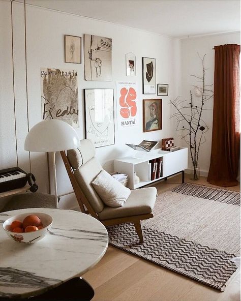 👒🌳 - @pinterest Danish Apartment, Wegner Chair, My Scandinavian Home, Internal Affairs, Hans Wegner, House Things, Living Room Decor Modern, Scandinavian Home, New Wall