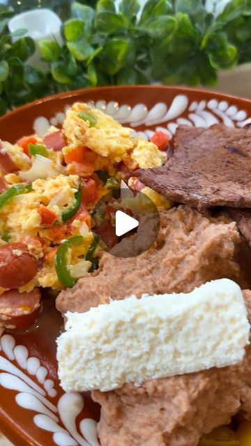 Jesus Zambrano on Instagram: "Huevos A La Mexicana Para hecharnos el Grito🇲🇽

#huevos #huevosalamexicana #breakfast #quickrecipe #diadeindependencia #elgritodeméxico #recipe #comidamexicana #mexicanfood #mexico #jalisco #michoacan #carneasada #asada #desayuno #quickbreakfast #viral #explore #explorepage #yum #yummy" Breakfast Ideas Mexican, Mexican Breakfast, Carne Asada, Mexican Food Recipes