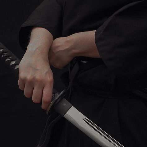 Kai Mori, Byakuya Kuchiki, Beneath The Sea, Ghost Of Tsushima, Japan Aesthetic, Samurai Swords, Japanese Aesthetic, Fantasy Aesthetic, The Girl Who