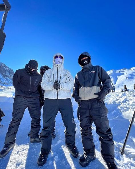 Arcteryx Ski Outfit, Players Club Obladaet, Snow Outfit Men, Snowboarding Outfit Mens, Snowboard Fit, Ski Outfit Men, Cold Photos, Snowboard Pictures, Winter Drip