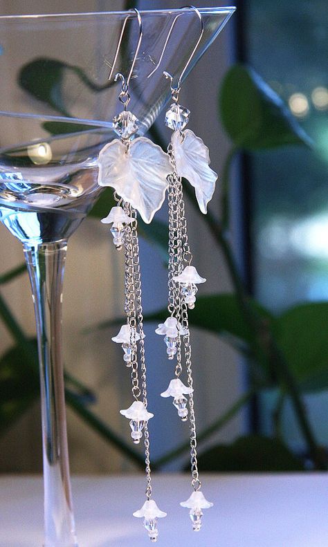 Cute White Earrings, Frosted Flowers, Fairy Flowers, Nature Inspired Accessories, Earrings For Bride, Crystals Earrings, Flowers Earrings, Lucite Jewelry, Jewelry Nature