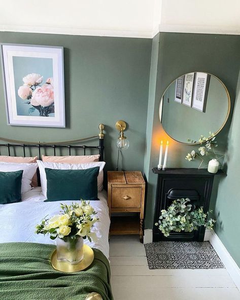 25 Sage Green Bedrooms That Are So Calming Sage Bedroom, Green Bedroom Design, Green Bedroom Decor, Best Bedroom Designs, Bedroom Decor Gray Walls, Bedroom Decor Gray, Bedroom Inspirations Minimalist, Sage Green Bedroom, Bedroom Background