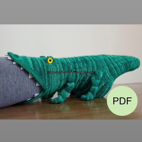 Crocodile Socks, Shark Socks, Shark Fishing, Modern Knitting, Sock Knitting Patterns, Knitted Animals, Sock Animals, Warm Slippers, Warm Socks