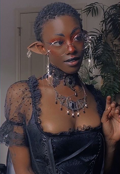 Afrofuturism Aesthetic Fashion, Black Elf Aesthetic, Afro Goth Women, Dark Fae Costume, Black Faerie, Goth Fairy Aesthetic, Alternative Black Women, Goth Black Women, Black Fae Day