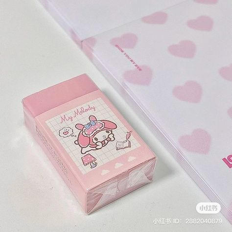 Stationary Pink Aesthetic, Hello Kitty Eraser, Borracha Aesthetic, Eraser Aesthetic, Hello Kitty School, Pretty School Supplies, Stationery Obsession, Cute Stationary School Supplies, Stylish School Bags