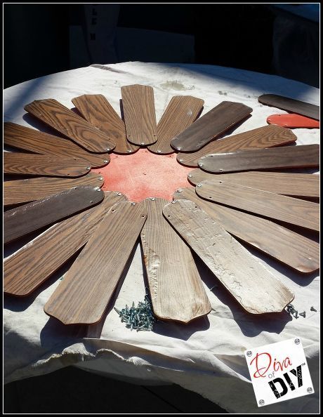 Repurpose Fan Blades, Ceiling Fan Crafts, Fan Blade Art, Ceiling Fan Art, Wind Fan, Ceiling Fan Parts, Ceiling Fan Makeover, Ceiling Fan Blades, Old Fan